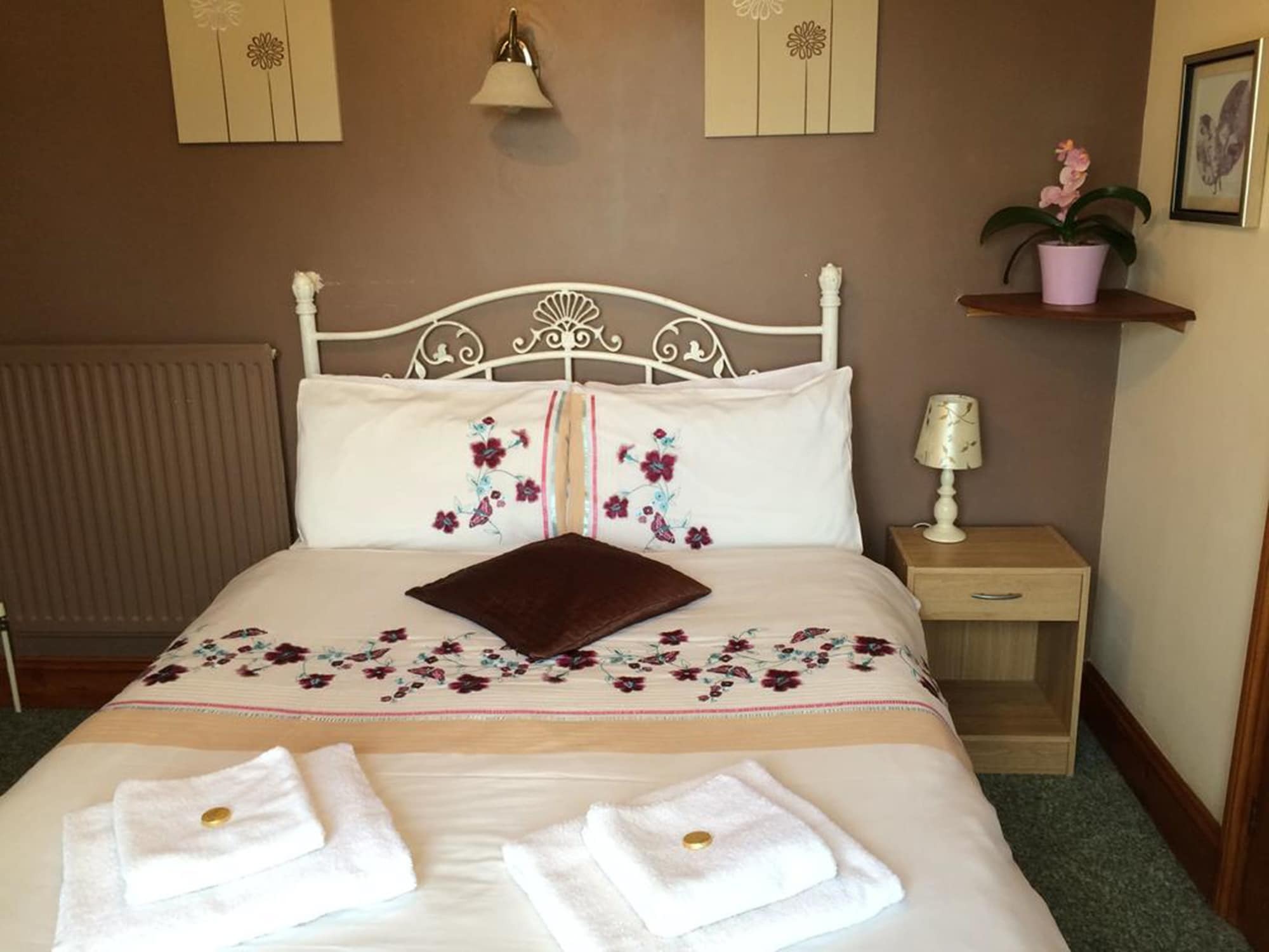 Charlotte House Hotel بيتربرو المظهر الخارجي الصورة